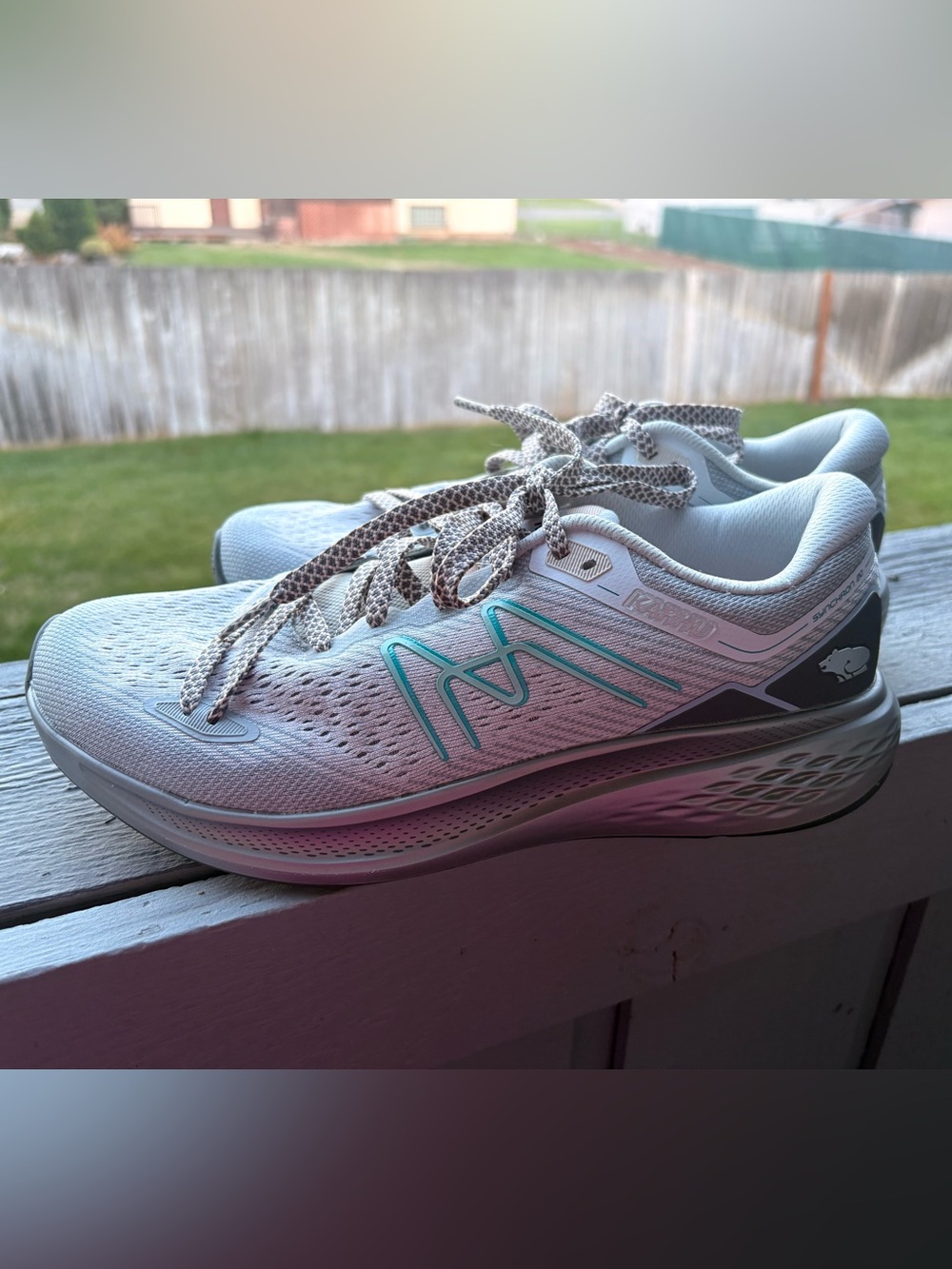 Karhu Women’s Synchron 2.0 Running Shoe Size 9.5